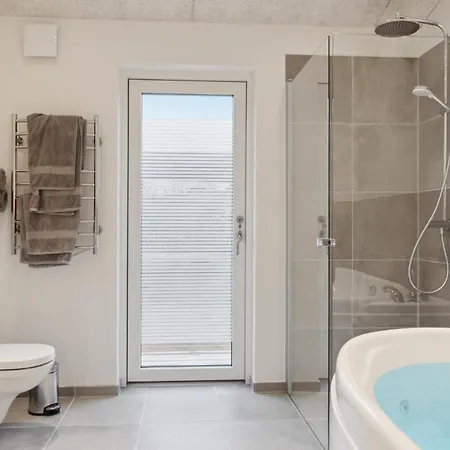 5 Bedroom In Hadsund